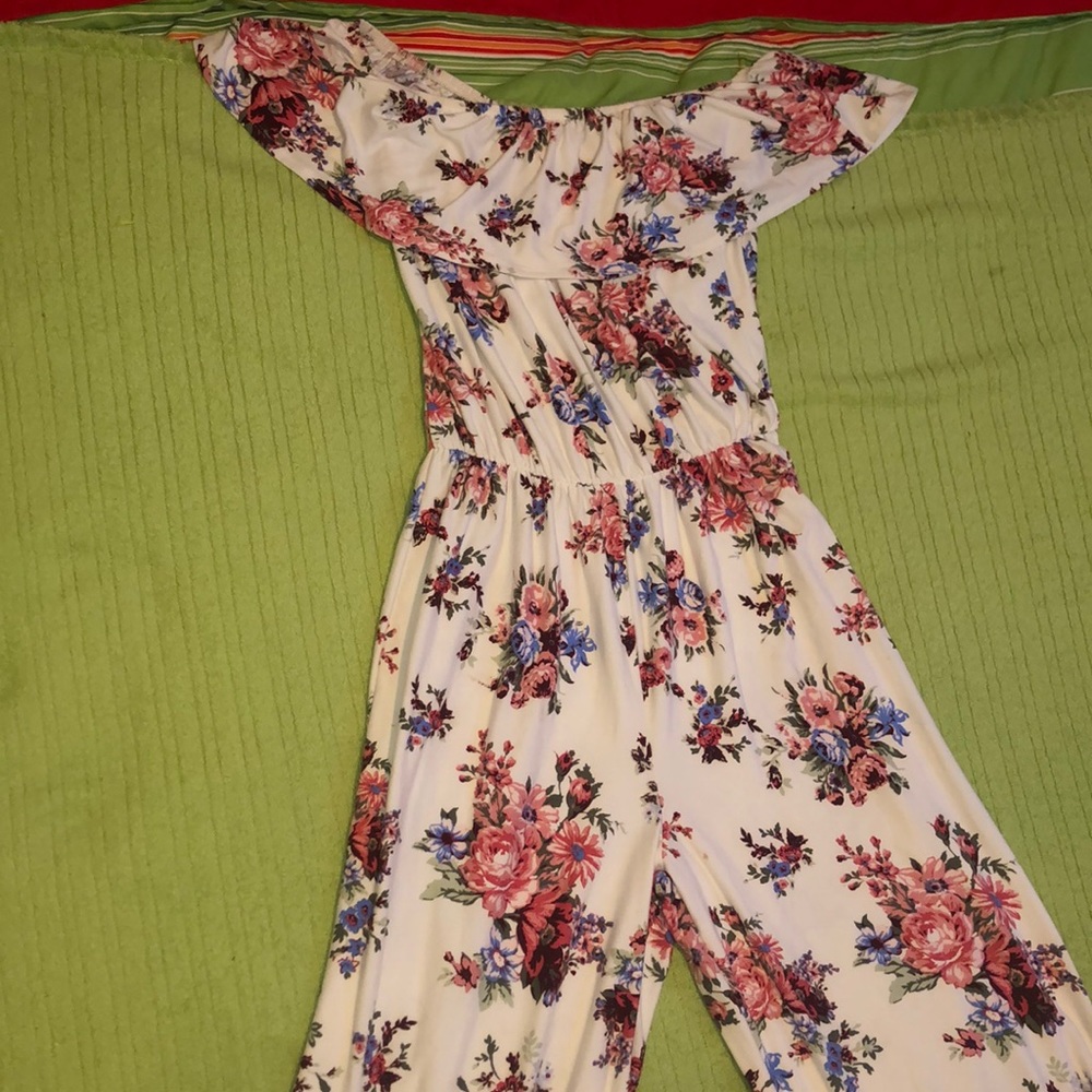 Off the shoulder floral romper